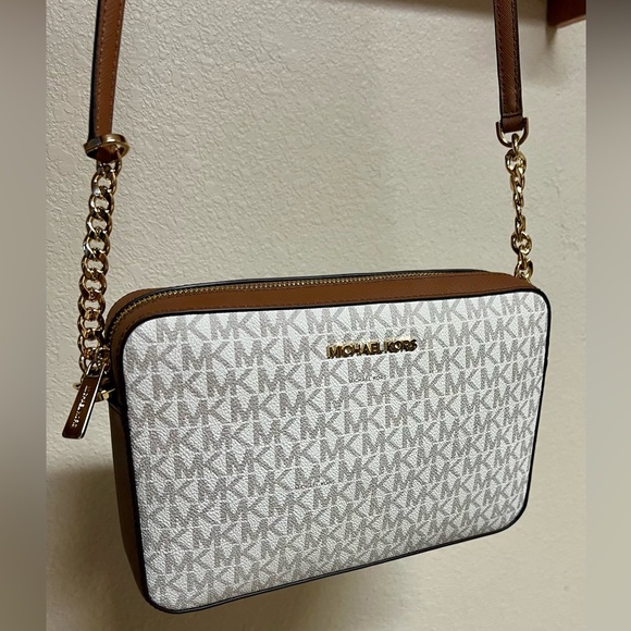 Michael Kors Jet Set Large Printed Logo Crossbody Bag -LIKE NEW CONDITION! - Picture 4 of 16